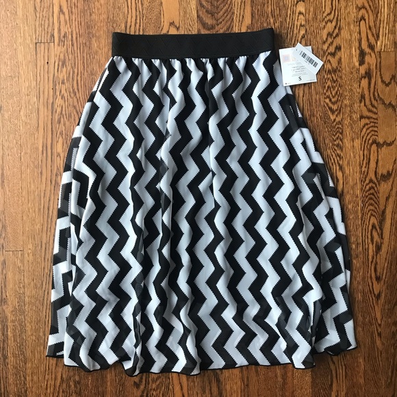 LuLaRoe Dresses & Skirts - NWT LuLaRoe Lola Black & White Zig Zag Skirt